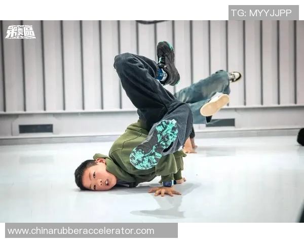 西安街舞队的运营体系与战术解析探讨街舞文化的创新与发展 西安街舞队的运营体系与战术解析探讨街舞文化的创新与发展