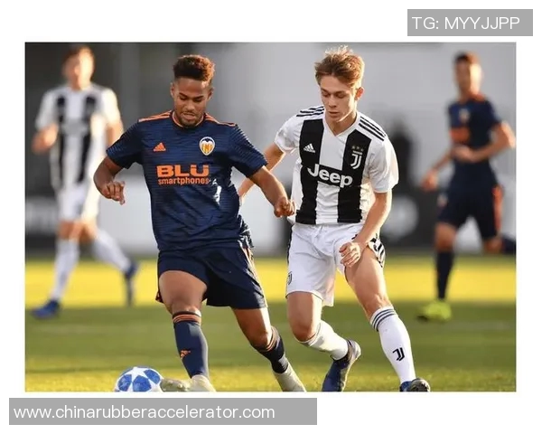 哈维西蒙斯的崛起之路:从青训天才到足坛新星的精彩旅程 哈维西蒙斯的崛起之路:从青训天才到足坛新星的精彩旅程