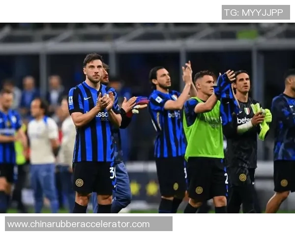 国米与巴伦西亚赛场冲突引发激烈打斗球迷反应热烈 国米与巴伦西亚赛场冲突引发激烈打斗球迷反应热烈