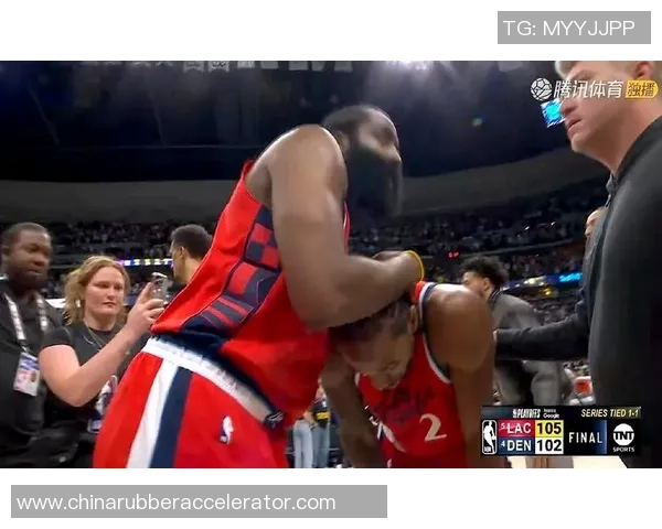 快船与掘金激战正酣大分小分之争引发球迷热议