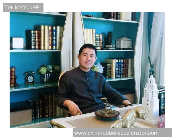 李泓澎的成长之路与艺术追求:从少年梦想到当代艺术家的蜕变历程 李泓澎的成长之路与艺术追求:从少年梦想到当代艺术家的蜕变历程