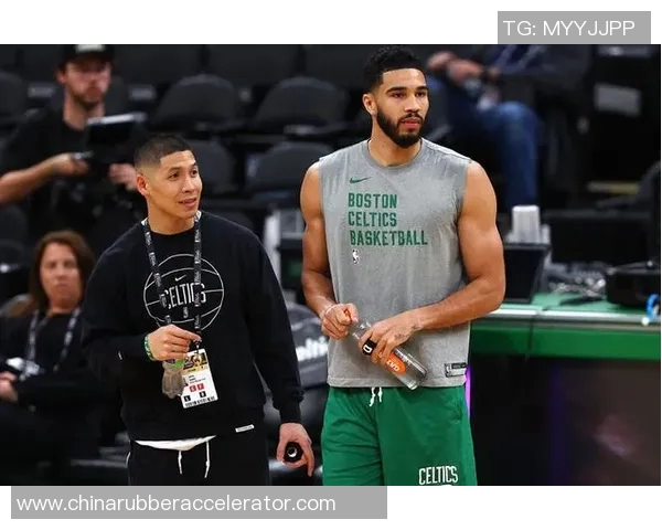 杰森塔图姆如何在NBA赛场上展现超凡实力与领导力 杰森塔图姆如何在NBA赛场上展现超凡实力与领导力