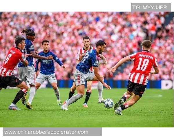 欧冠比赛新革命内置芯片足球实时追踪射门数据提升竞技分析能力