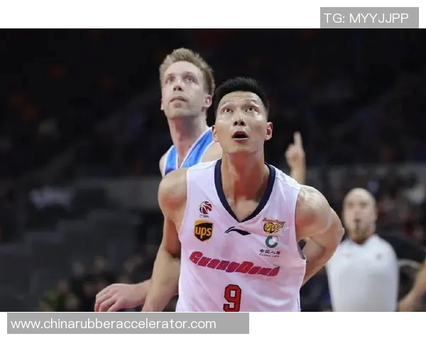 重庆篮球队在冠军赛中的默契配合展现团队精神与战术执行力