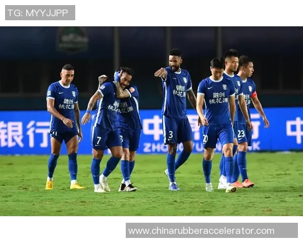 重庆足球队强势领跑杯赛积分榜79分领先其他球队 重庆足球队强势领跑杯赛积分榜79分领先其他球队