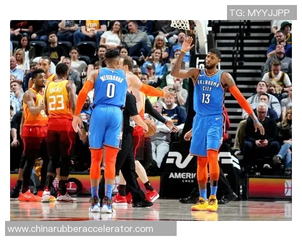 雷霆与勇士激战11月23日NBA赛场精彩对决引人瞩目