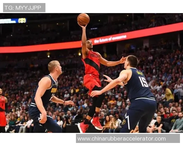 2017年勇士与开拓者激战回顾：一场篮球盛宴的精彩瞬间与战术分析