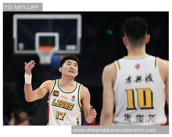 2017年CBA季后赛上海队对决广东队精彩回顾与赛场瞬间分析